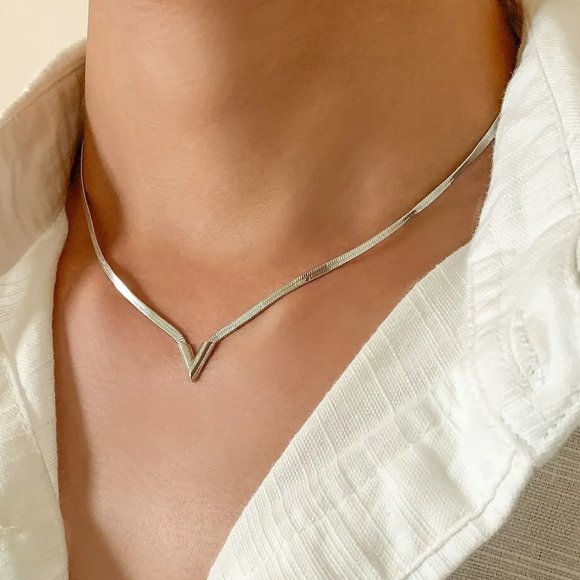 Jewelry - V Shaped Silver Snake Chain